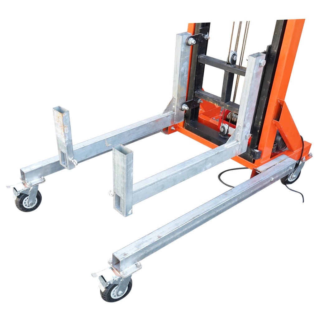Elevatore elettrico per materiali edili, altezza massima 6 m, portata 265 kg con telecomando.