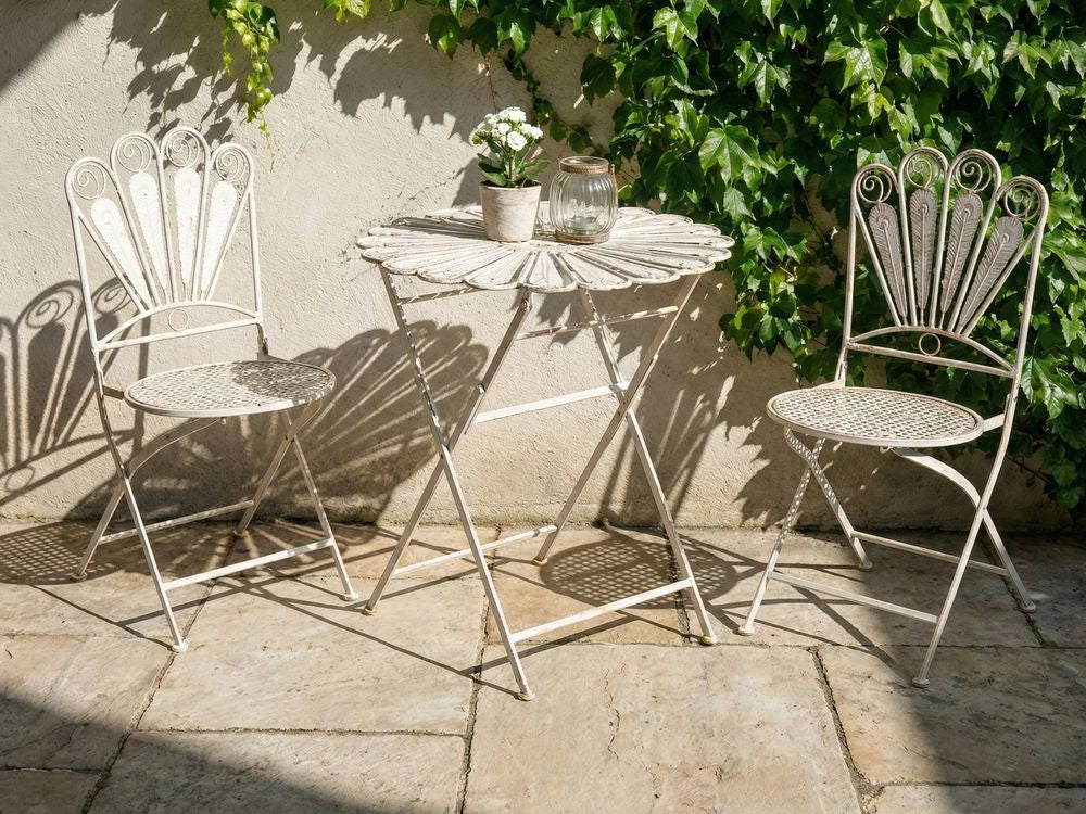 Tavolo da bistrot da esterno in metallo bianco sporco verniciato a polvere effetto invecchiato