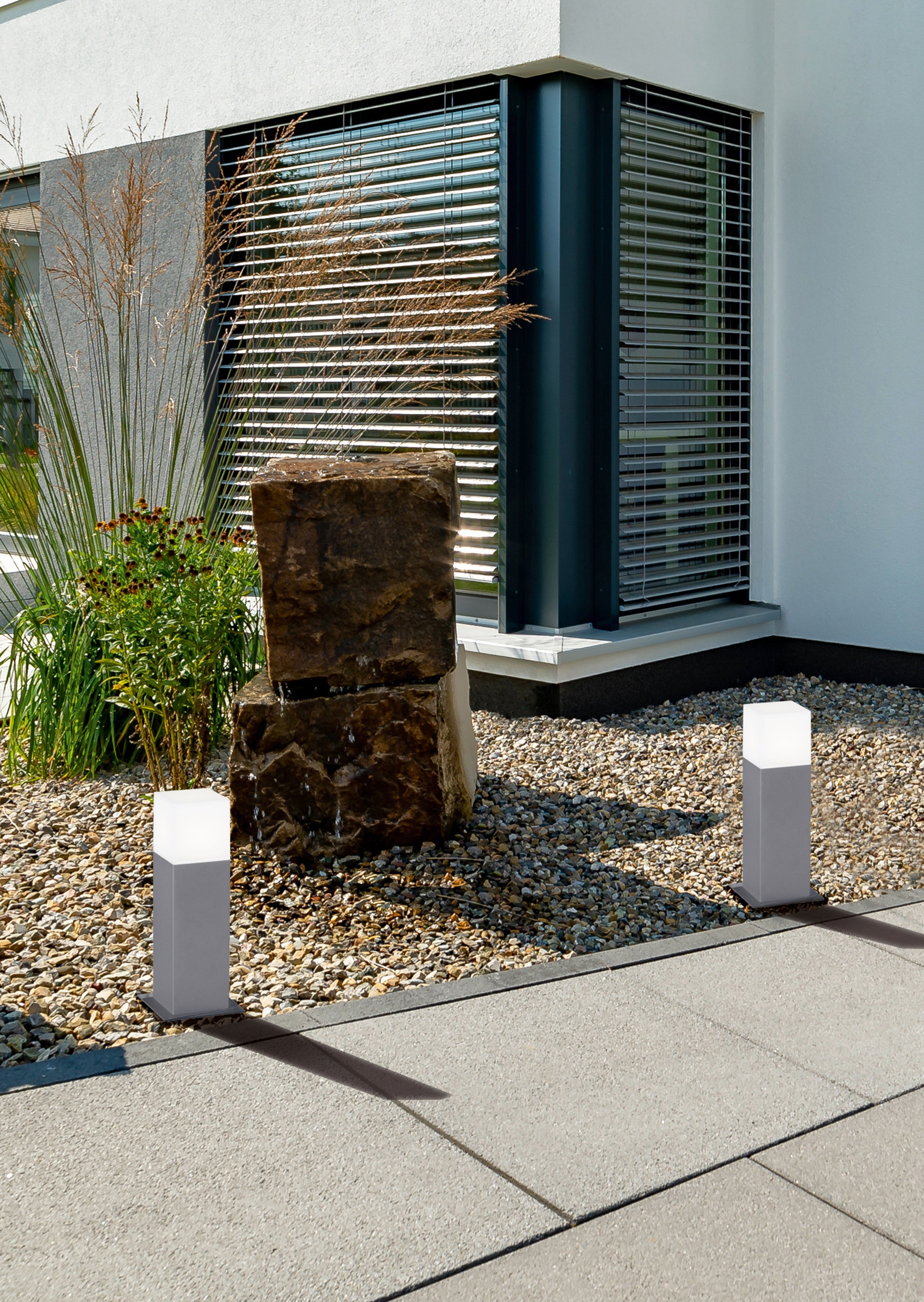 Palo da Esterno a LED in Pressofusione di alluminio Titanio