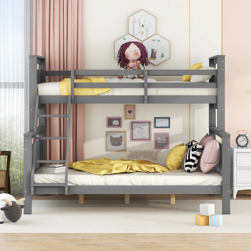 Letto a castello con scala e parapetto in pino grigio 90x200 cm