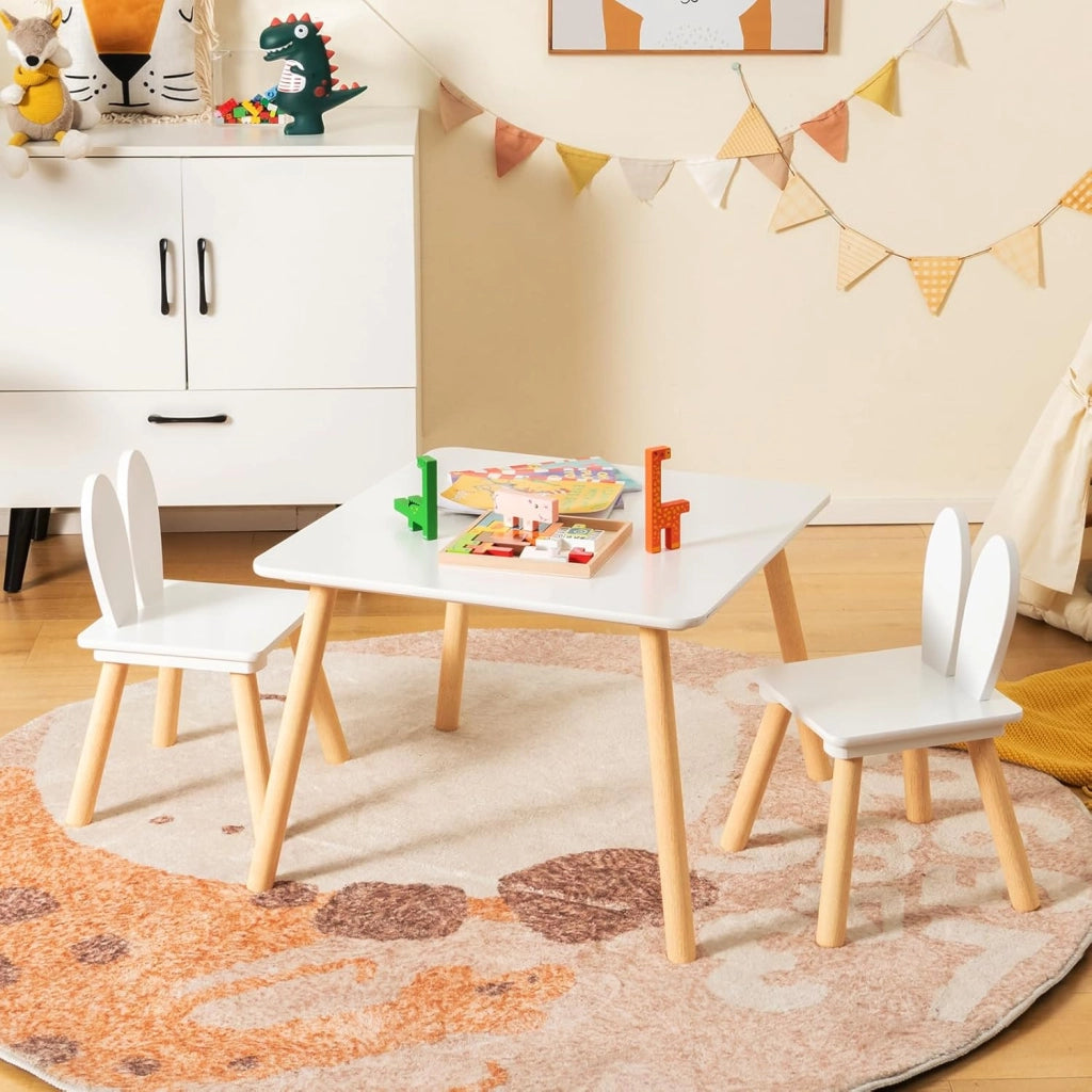 Set Tavolo e 2 Sedie per Bambini 3-6 Anni, Sedie Ergonomiche in Legno con Schienali a Forma di Orecchie di Coniglio, Portata 40kg, Salvaspazio, Ideale per Gioco e Disegno (Bianco)