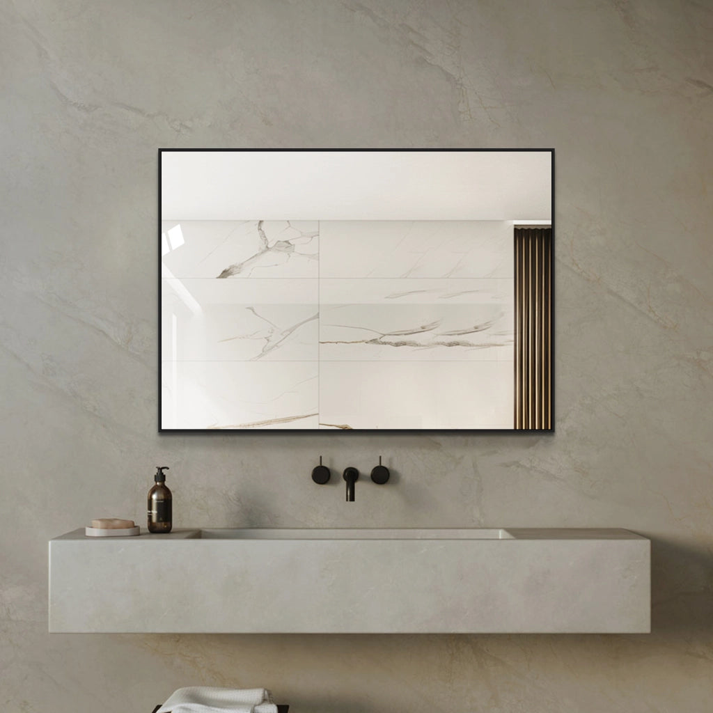 Specchio bagno 50x70 cm con cornice in alluminio nero; specchio senza rame hd