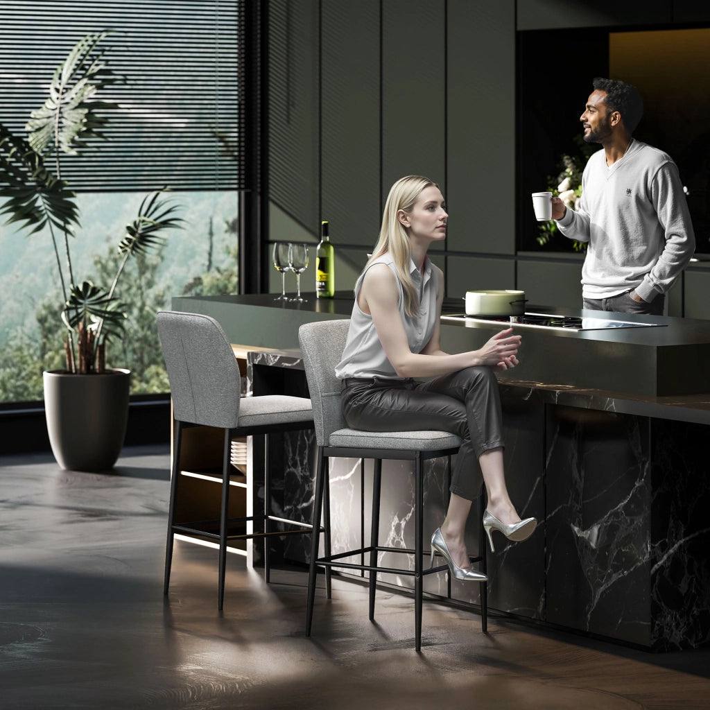 Set 2 Sgabelli Bar Moderni con Poggiapiedi e Schienale in Velluto Grigio