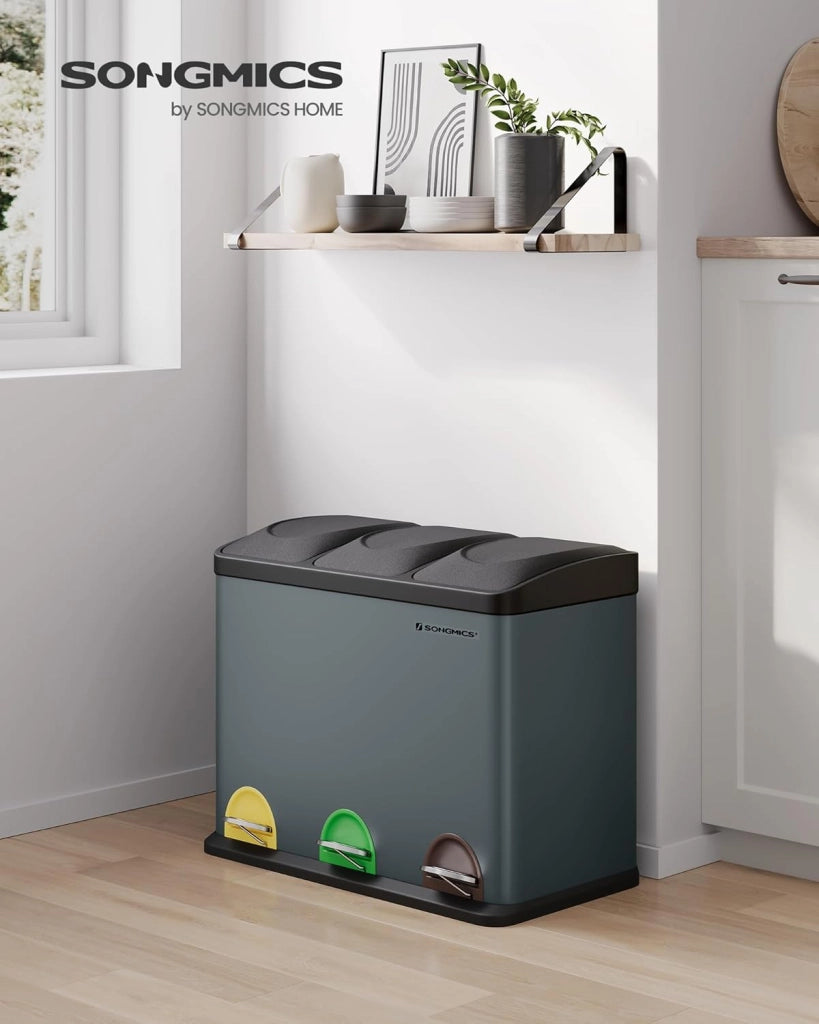 SONGMICS Cestino da Cucina, Pattumiera per Riciclaggio, Pattumiera Tripla a Pedale, in Metallo da 45 Litri, per Raccolta Differenziata, 3 x 15L, con Coperchio, Acciaio, Grigio Verdastro LTB45G