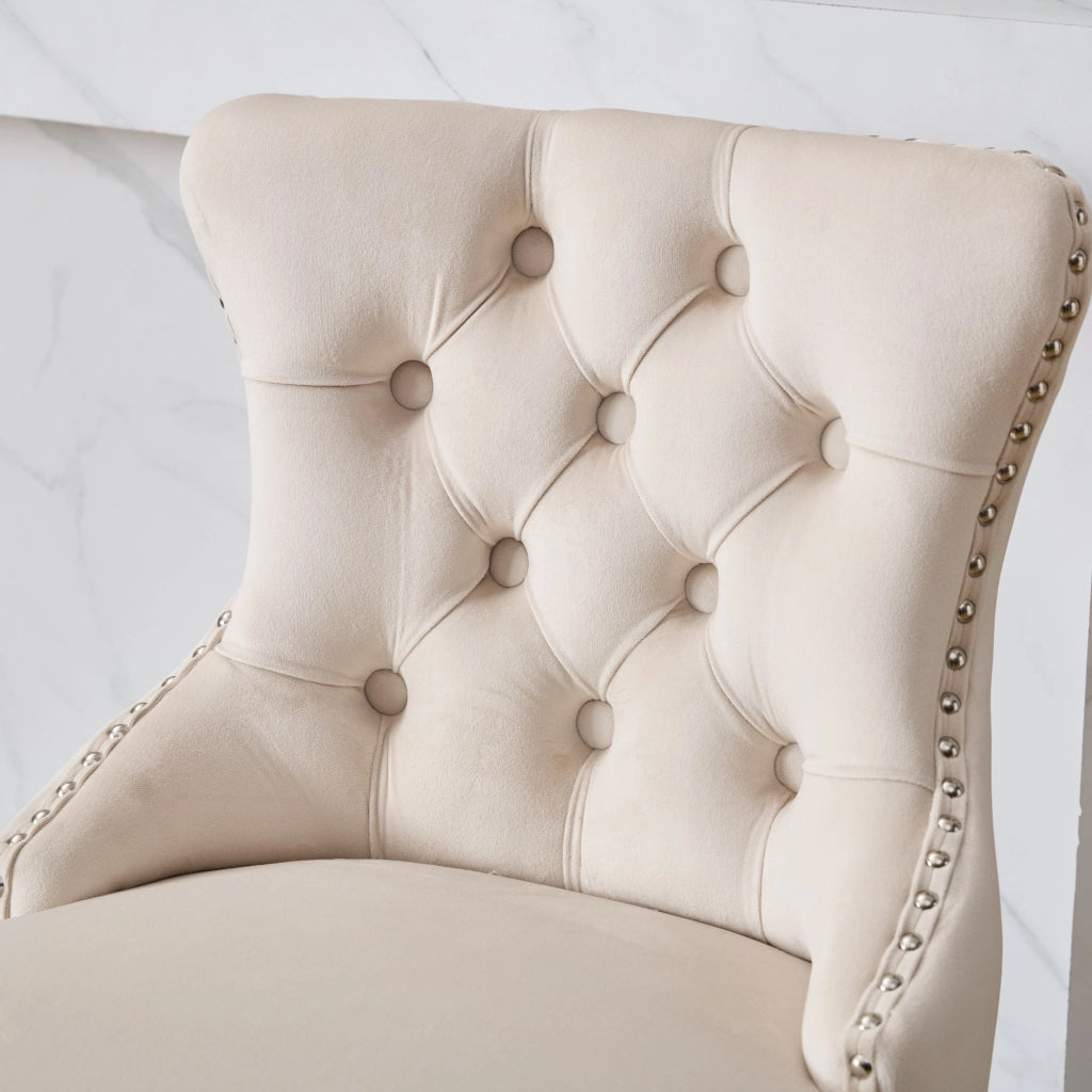 Sgabello da bar girevole in velluto con schienale curvo, seduta imbottita e gambe in legno massello beige