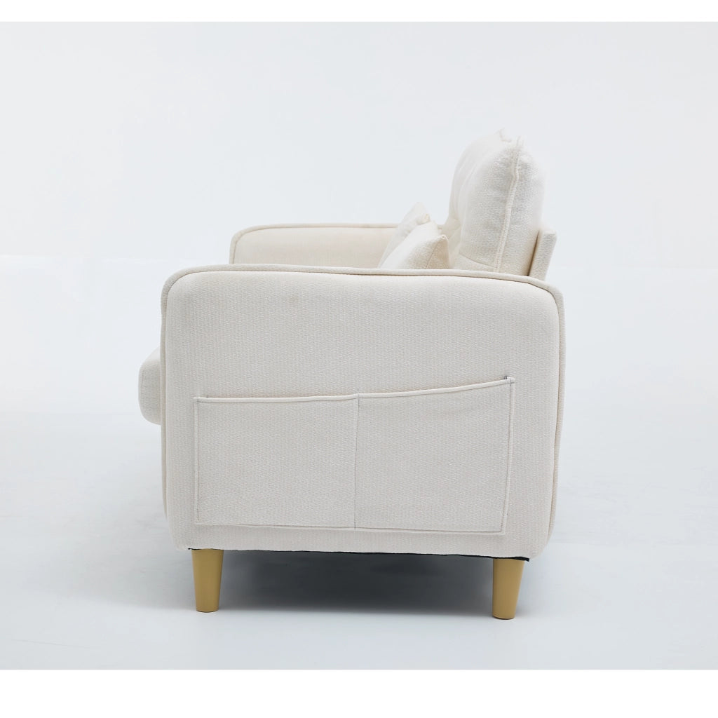 Divano a due posti compatto con braccioli, tasche laterali, schienale ergonomico e struttura in legno beige