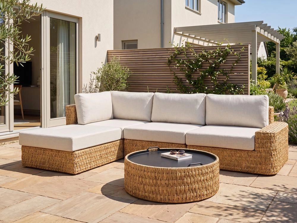 Set da giardino con divano a 4 posti  lato destro in rattan sintetico PE, tavolino con piano a vassoio e cuscini beige
