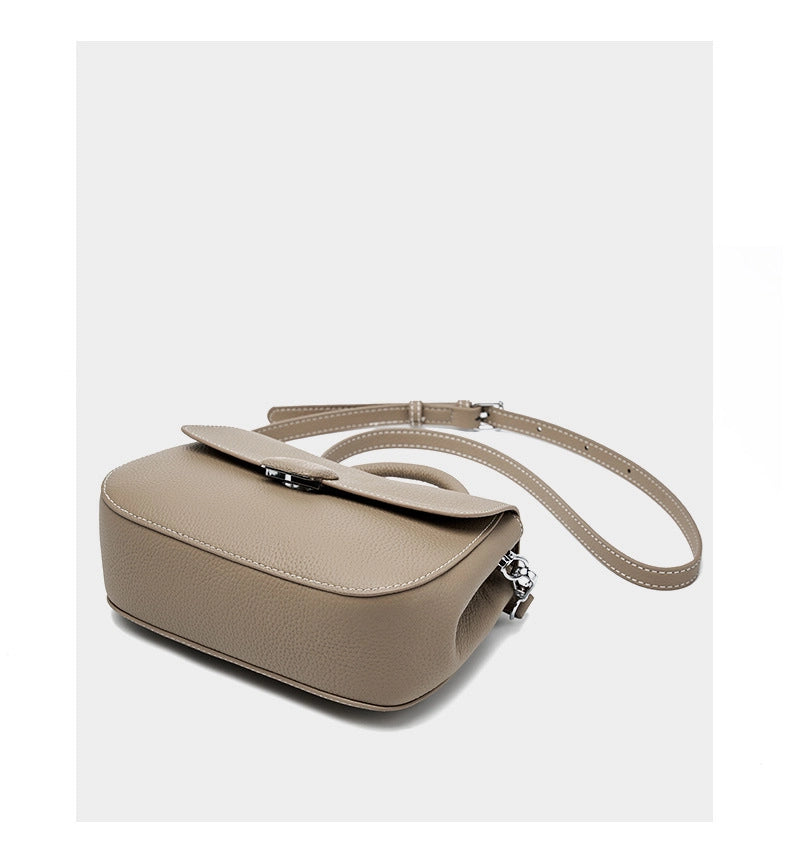 Borsa a tracolla classica da donna in vera pelle, colore grigio.