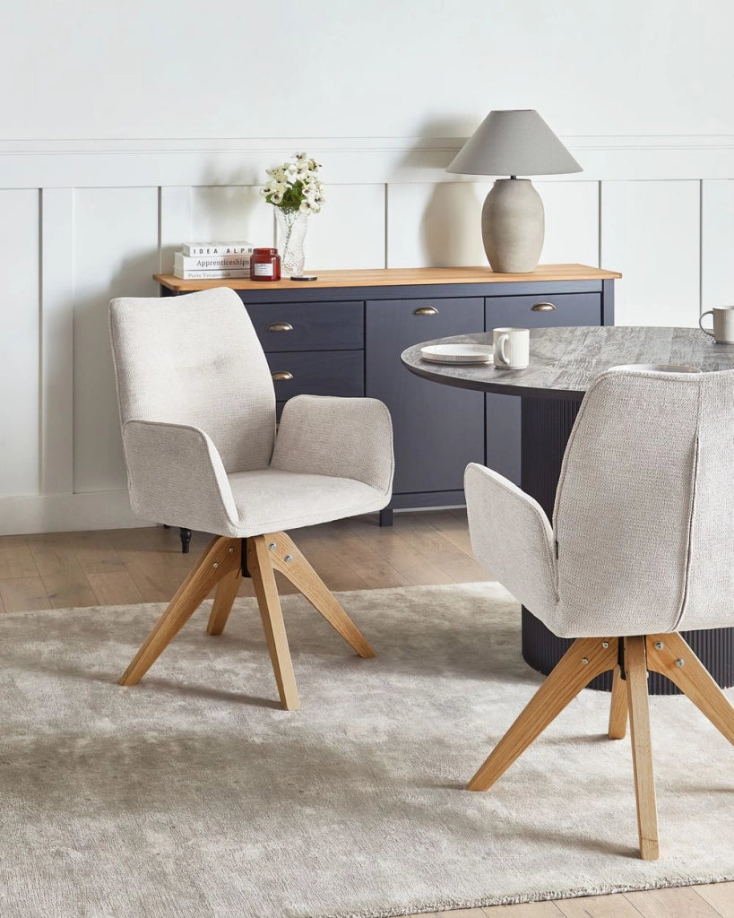 Sedia da pranzo girevole con schienale alto in lino beige chiaro stile scandinavo