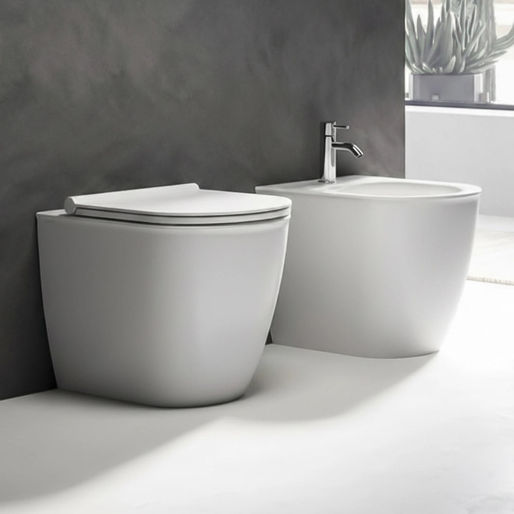 Vaso filomuro traslato bianco opaco con sedile soft close di Ceramica Dolomite Mayka