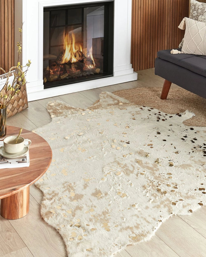 Tappeto tappetino Beige con Finta Pelle di Vacchetta dorato 150 x 200 cm con Macchie Irregolare Moderno Rustico