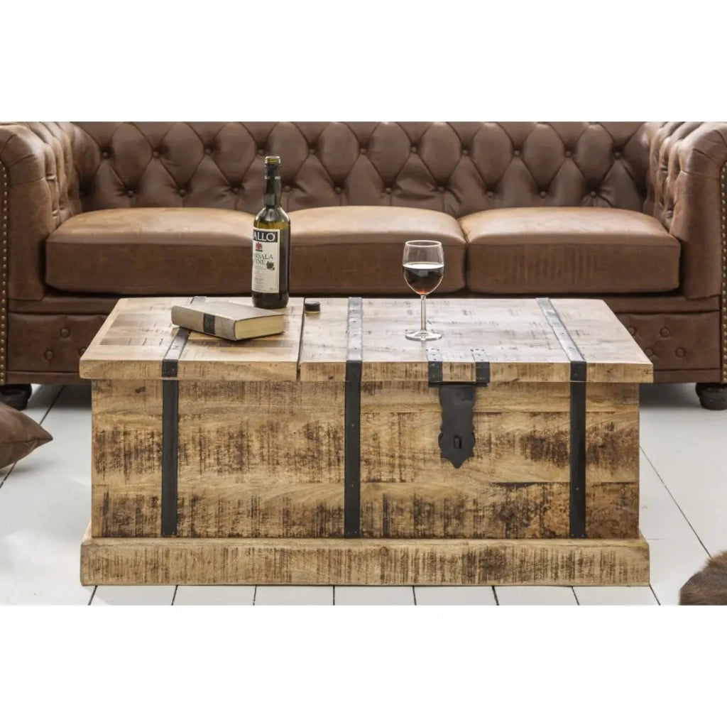 Tavolino da salotto cassapanca TRESORO 100 cm in legno di mango massiccio con porta bottiglie
