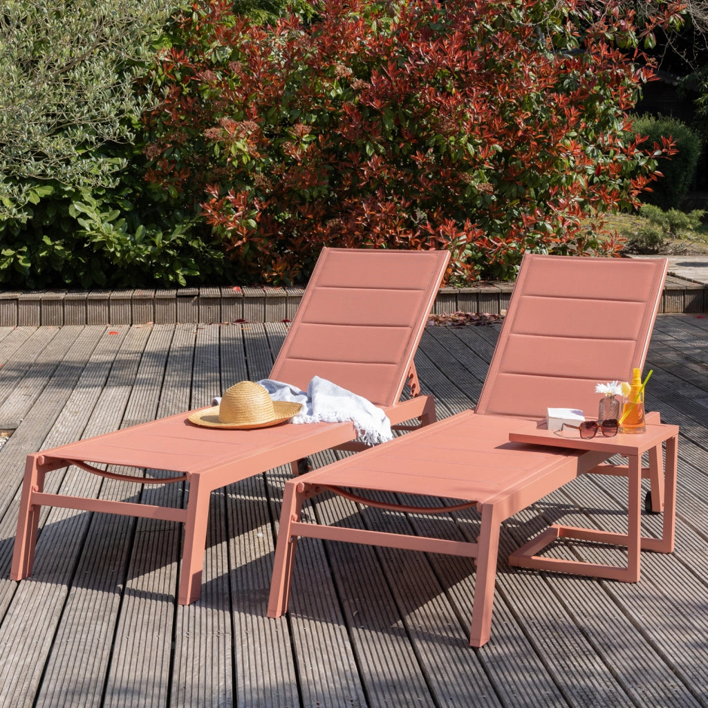Set di 2 lettini BARBADOS eTavolino in textilene terracotta - alluminio terracotta