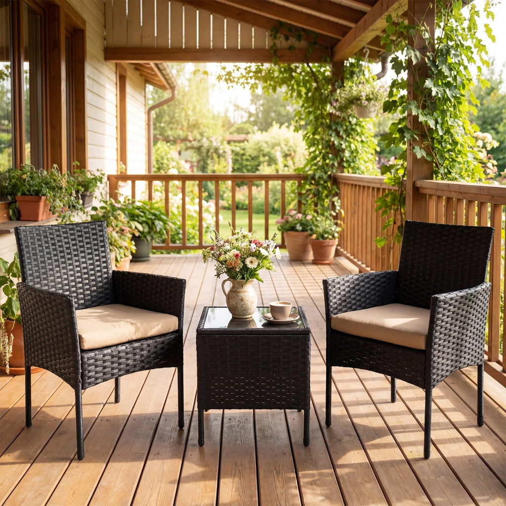 Set mobili da giardino 3 pezzi in rattan con tavolino vetro temperato e 2 poltrone, Arredamento esterno per patio balcone e piscina Giallo