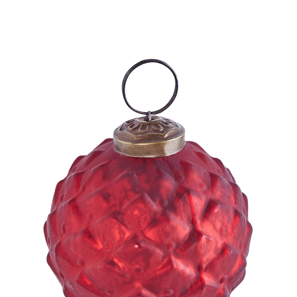 Set di 6 palle di Natale fatte a mano in vetro rosso appese all'albero di Natale.