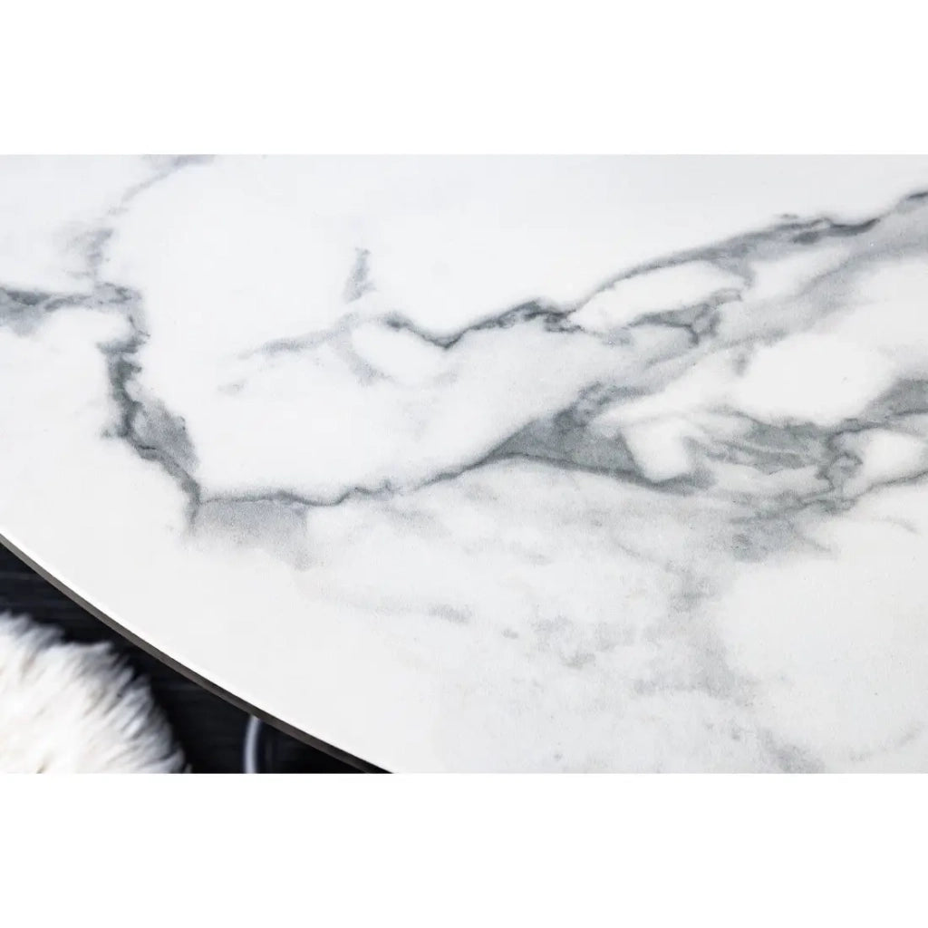 Tavolo da pranzo BAUMA 120 cm – Piano rotondo in ceramica effetto marmo bianco e gambe in metallo – Stile moderno chic