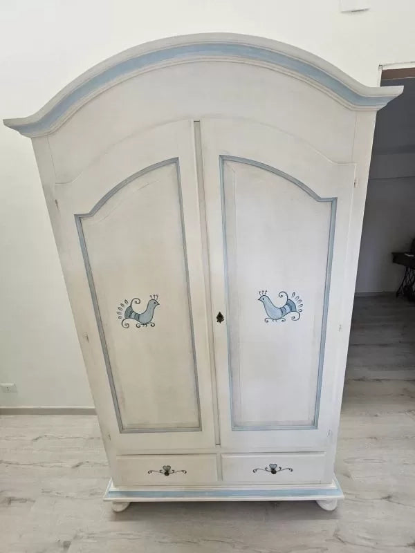 Armadio 2 porte legno shabby bianco anticato filo azzurro pavoncella 125x61x200 - Mobili 2G