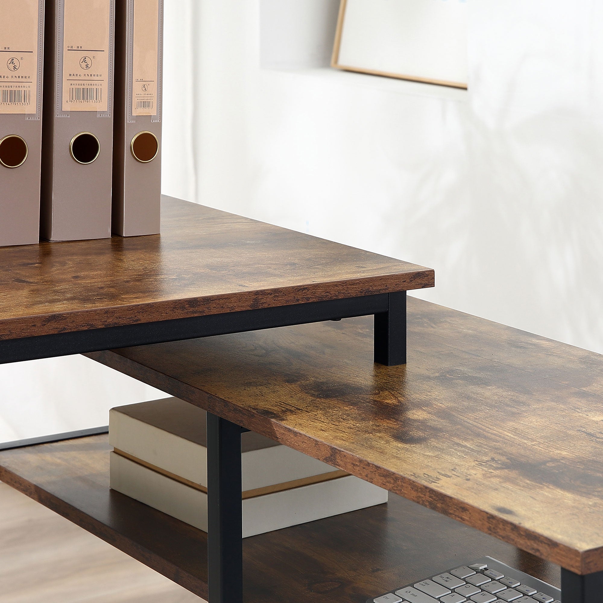 Scrivania Angolare in Stile Industriale 135x90x79 cm con Ripiani a Giorno Telaio in Acciaio Marrone e Nero