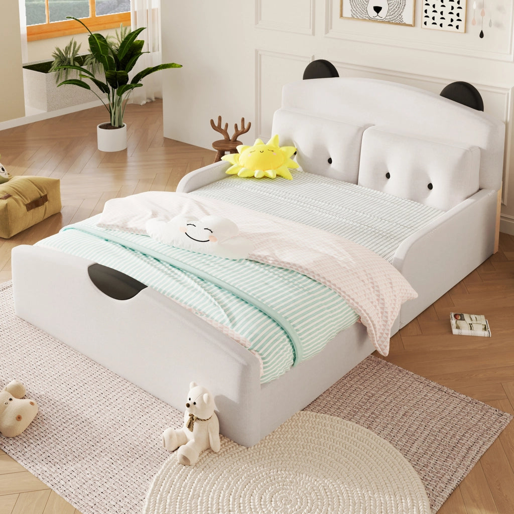 Letto matrimoniale 140x200 cm con testiera imbottita a forma di orso; 2 cuscini decorativi e rivestimento in lino bianco