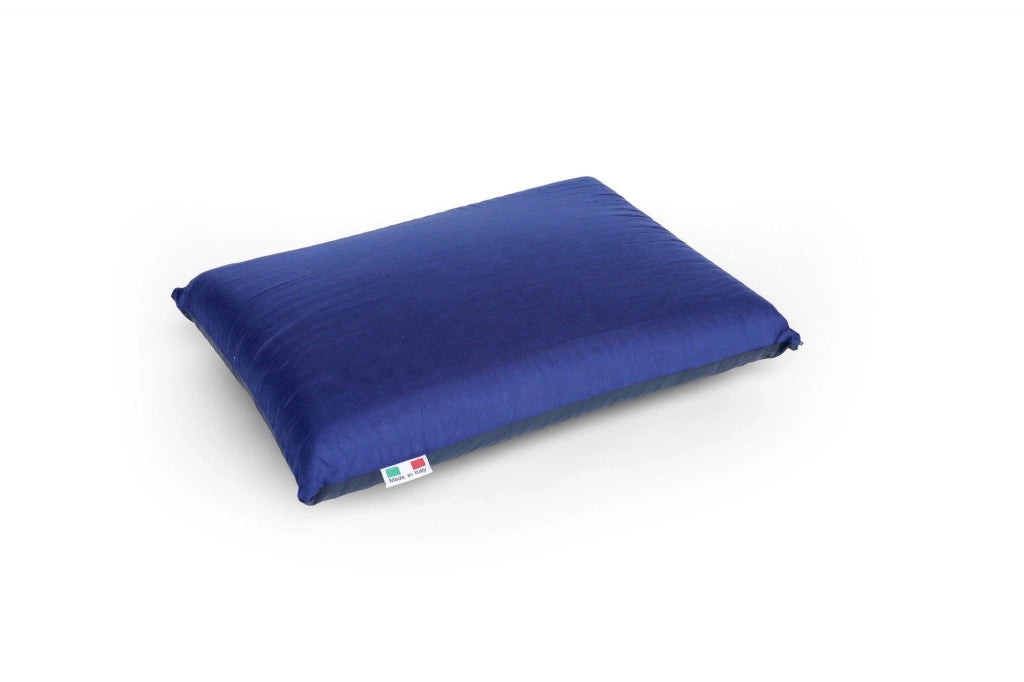 Talamo Italia Cuscino per letto da Nepitella, 100% Made in Itala, Guanciale in Memory Foam con cover impermeabile e sfoderabile, Facile da arrotolare, 50x35xh13 cm