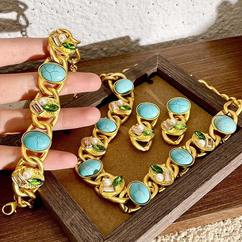Set di gioielli con perline di cristallo turchese: collana, orecchini e bracciale in stile vintage.