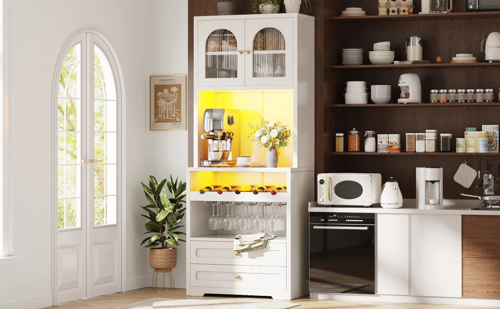 Hochschrank bianco con ante in vetro curve, LED smart, portabottiglie e USB 70x40x180 cm