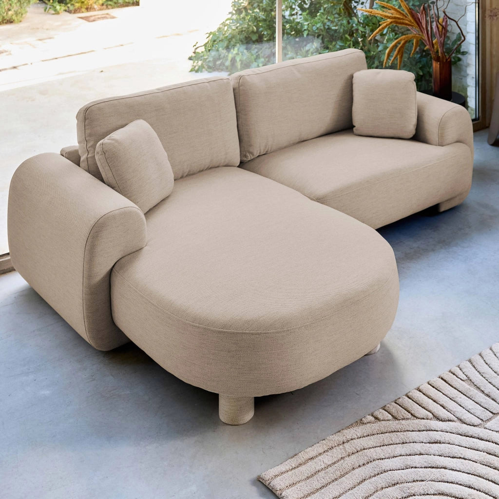 Divano angolare sinistro in tessuto con piedi rotondi, 3 posti, beige