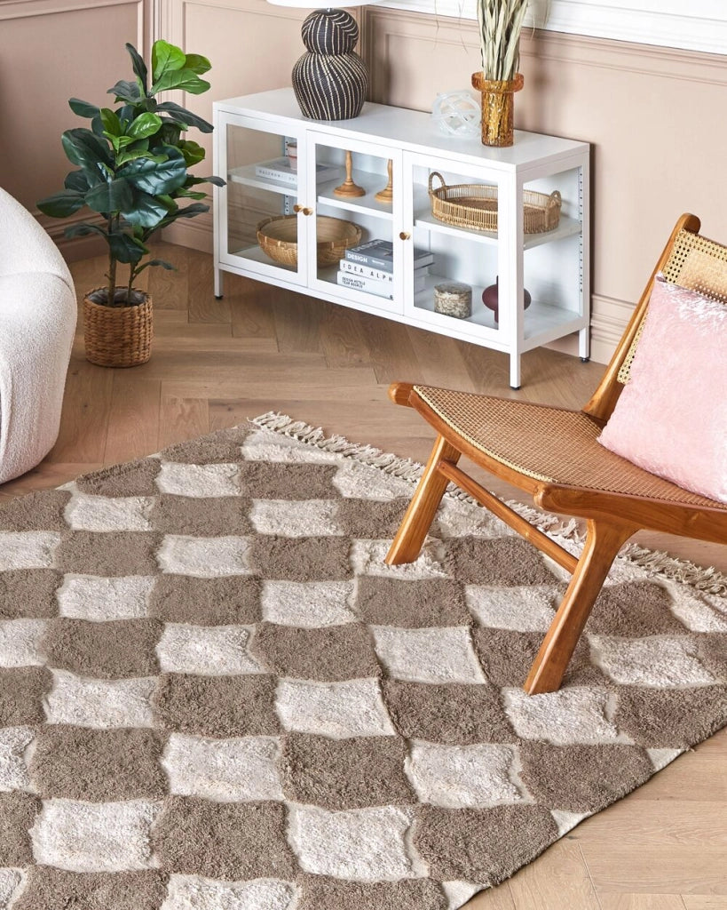 Tappeto in cotone con nappe e motivo a geometrico marrone e beige 140 x 200 cm soggiorno camera da letto