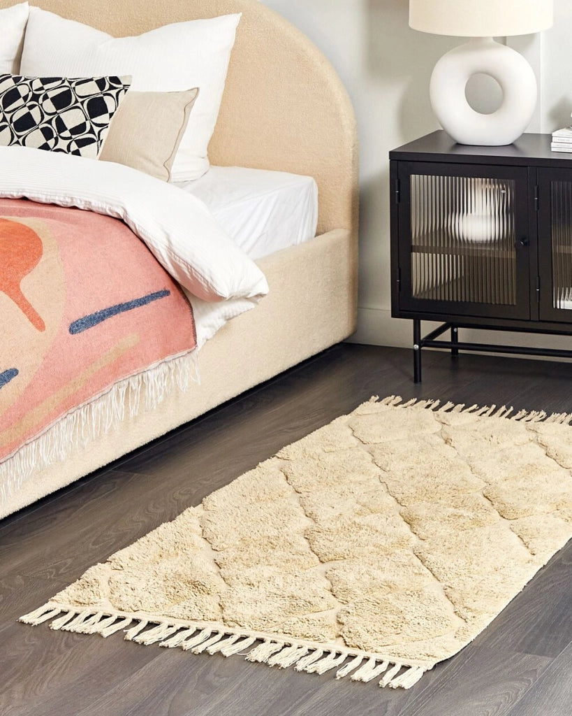 Tappeto beige in cotone trapuntato motivo geometrico con nappe 80 x 150 cm stile boho soggiorno camera da letto
