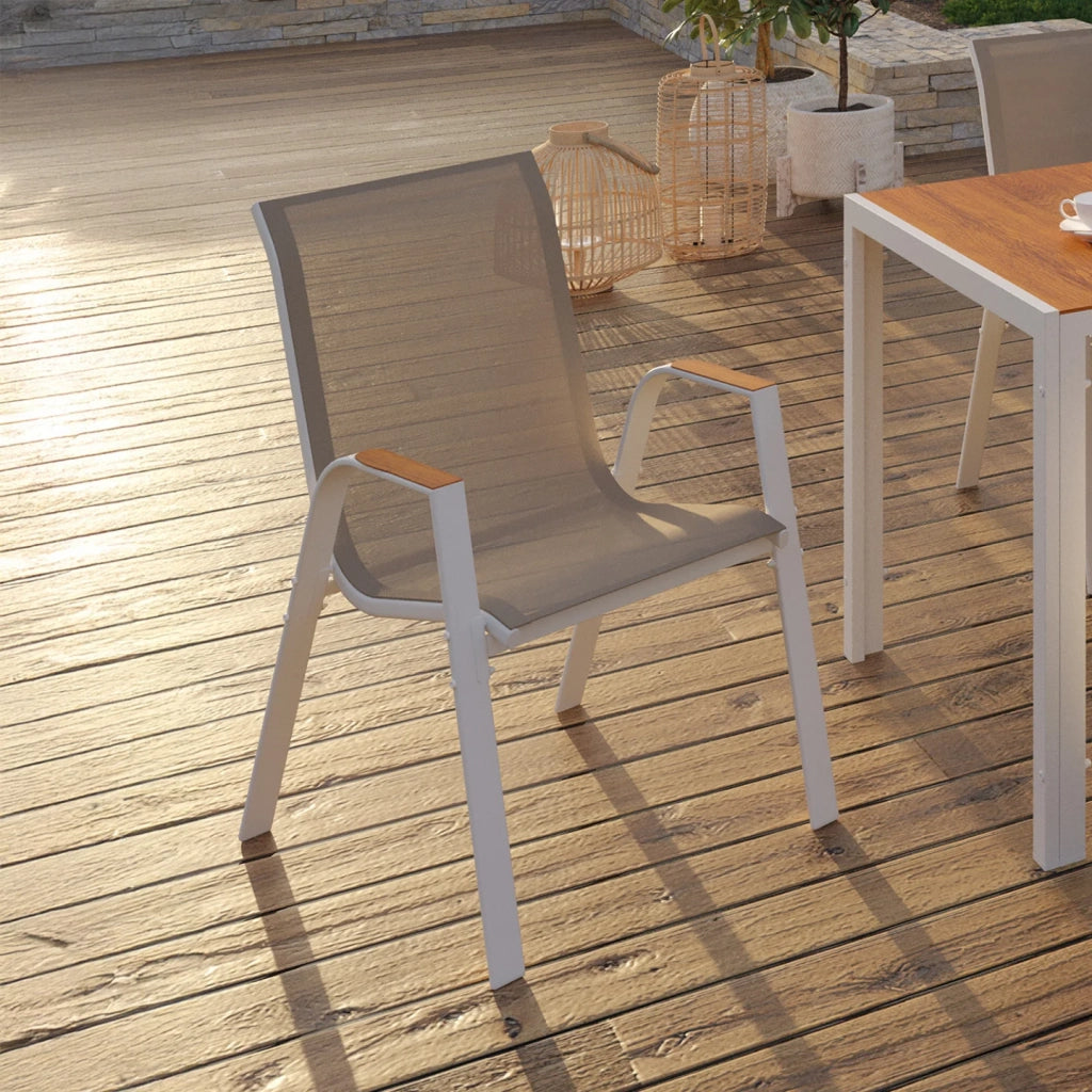 IDMarket - Set di 4 sedie da giardino impilabili NOUMEA in metallo e textilene, bianco e legno