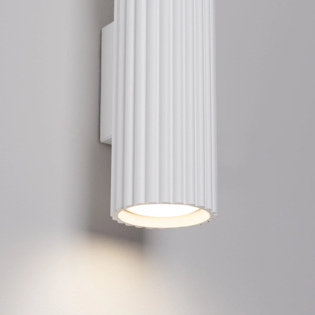 Applique tubo bianco rigato 20cm su/giù 2xGU10 Pure Lume
