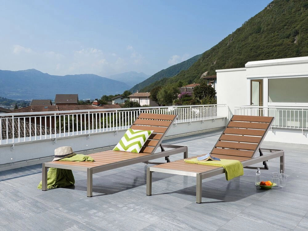 Lettino da esterno da giardino in legno di produzione marrone e argento con schienale reclinabile regolabile