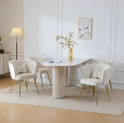 Sedia imbottita in velluto beige con schienale a petalo
