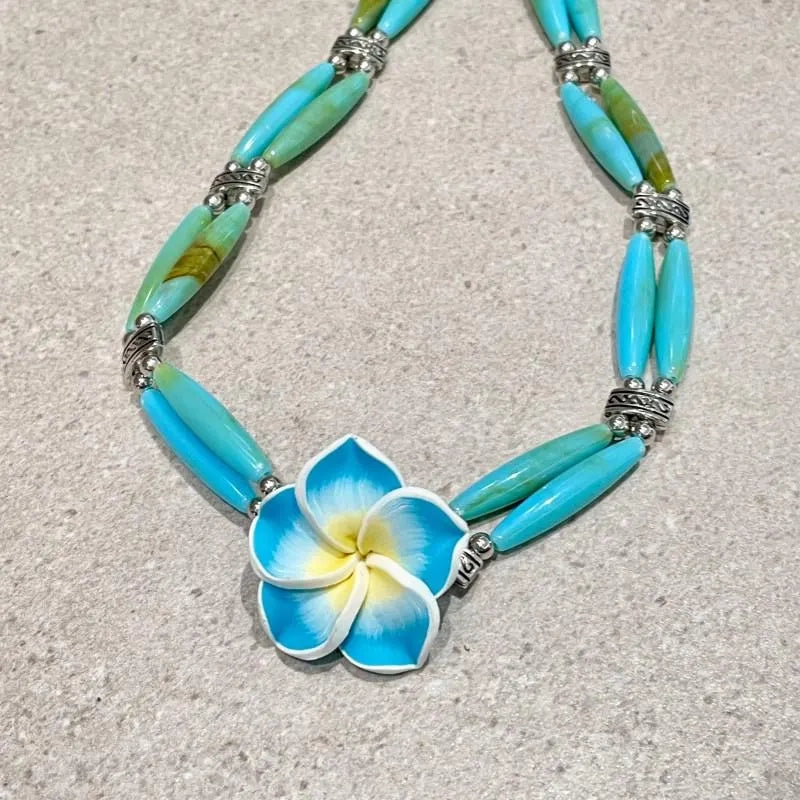 Collana fatta a mano con perline di cristallo e frangipani blu, regalo di Natale o compleanno.