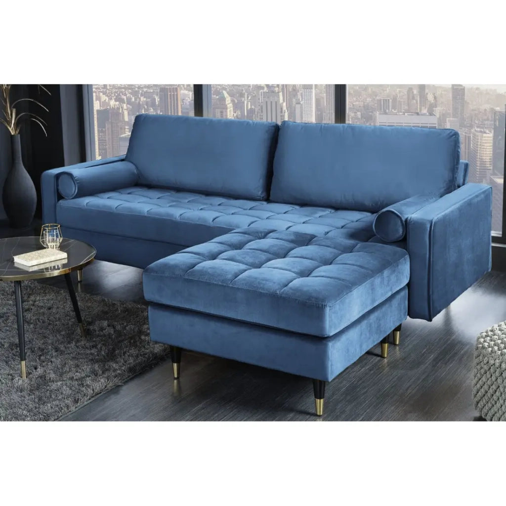 Divano ad angolo reversibile KOLIRI blu – Divano di design in velluto con pouf abbinato