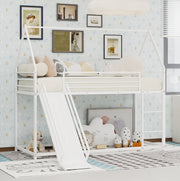 Letto a castello in metallo bianco con scivolo e design casetta