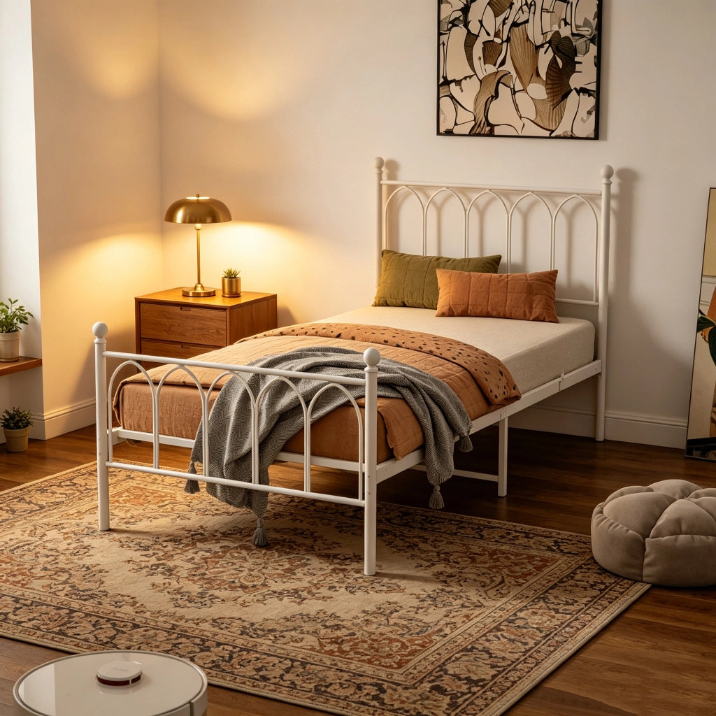 Letto singolo 90x200 cm in acciaio con rete a doghe e spazio sottoletto; bianco