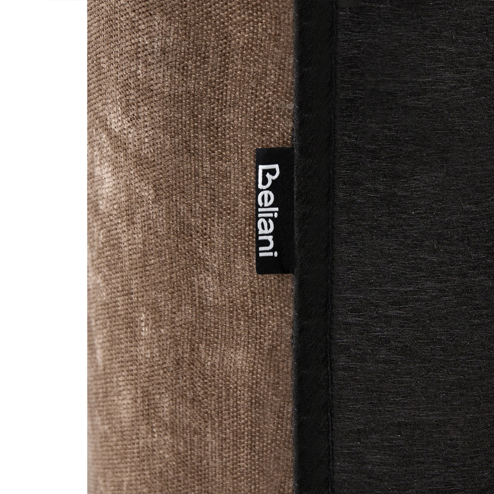 Divano letto marrone rivestito in tessuto con gambe in legno 2 posti schienale trapuntato seduta imbottita design moderno senza braccioli