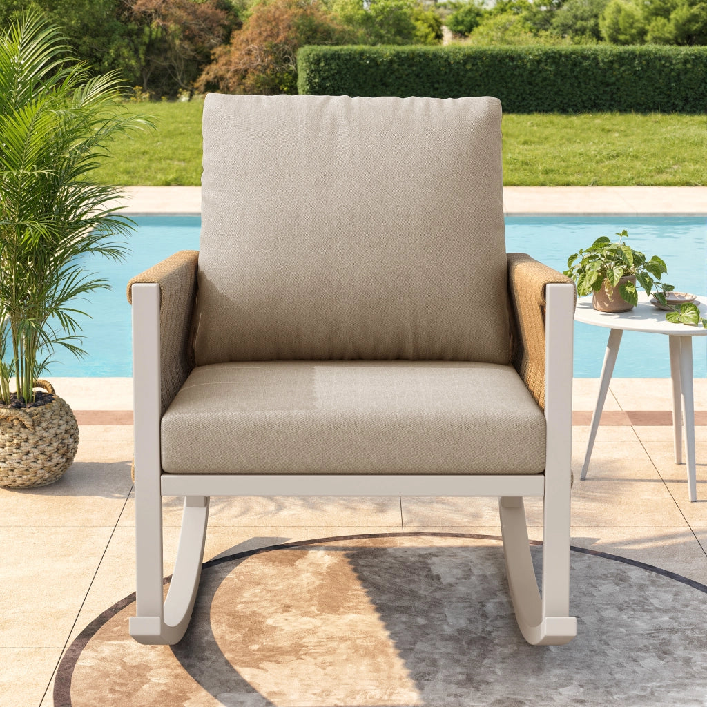 Sedia a dondolo da esterno in ferro beige con braccioli in corda e cuscini resistenti agli schizzi 65 × 79 × 78 cm