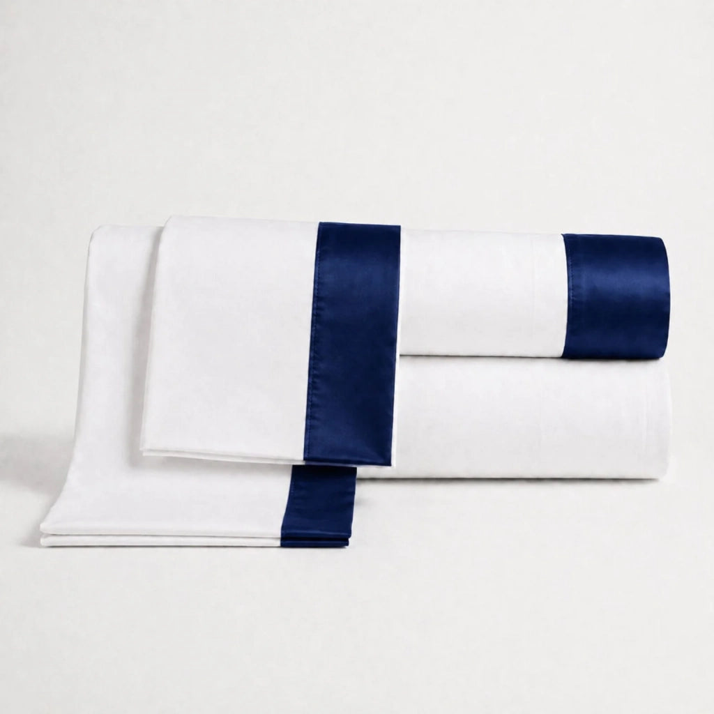 Set Lenzuola Letto Una Piazza e Mezza 100% Cotone | Lenzuolo Piano 190x295 cm, Lenzuolo con Angoli 130x200 cm e 1 Federa Coordinata | Lenzuola con Balza Decorativa in Raso Blu