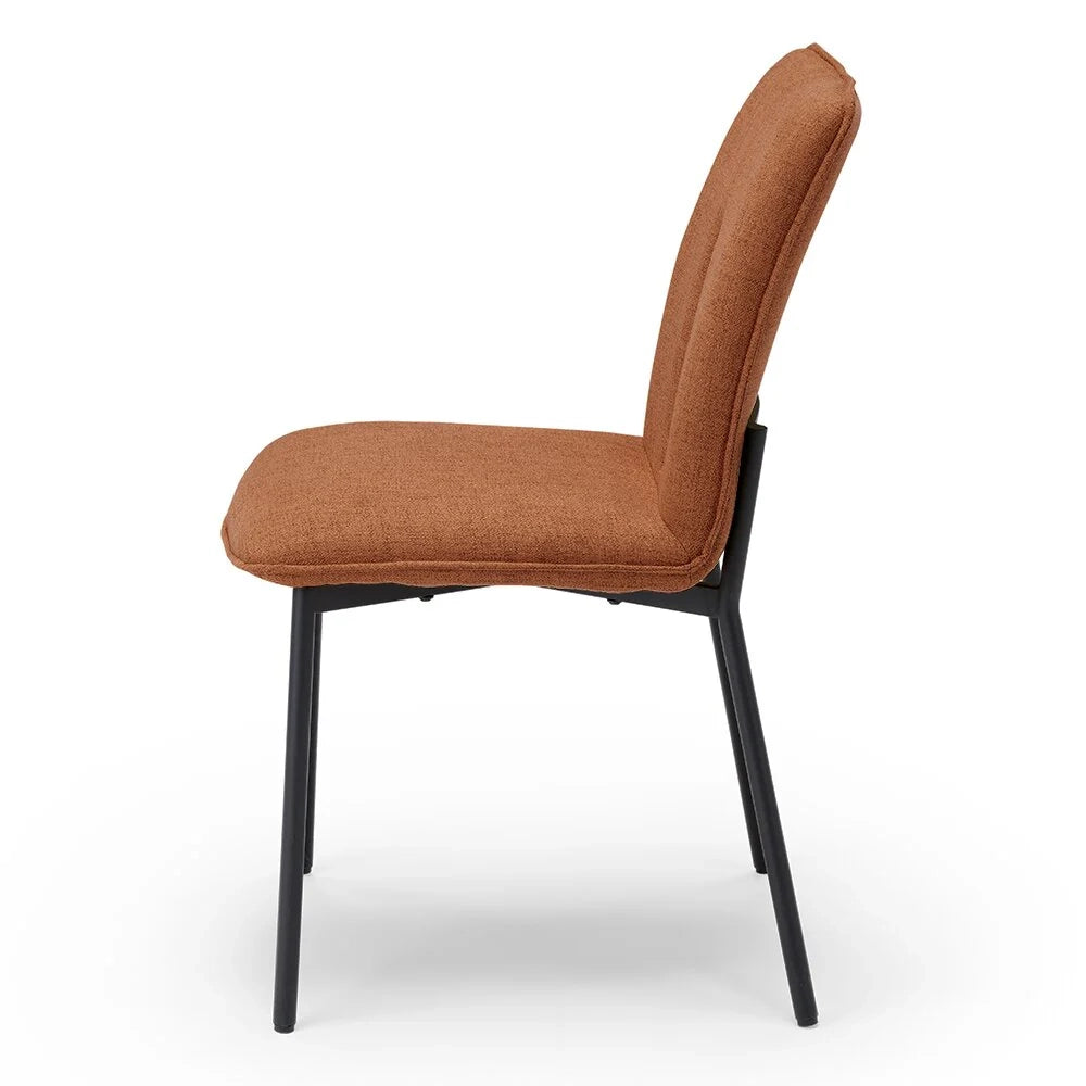 Sedia imbottita CAMILLA per cucina, sala da pranzo e soggiorno, design moderno, gambe coniche robuste finitura ghisa, schienale e seduta rivestiti con tessuto effetto doppio tono colore Ruggine