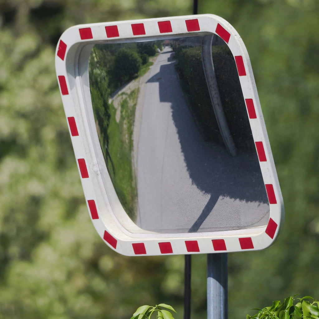 Specchio di sicurezza 50x70 cm infrangibile con strisce catarifrangenti bianche e rosse