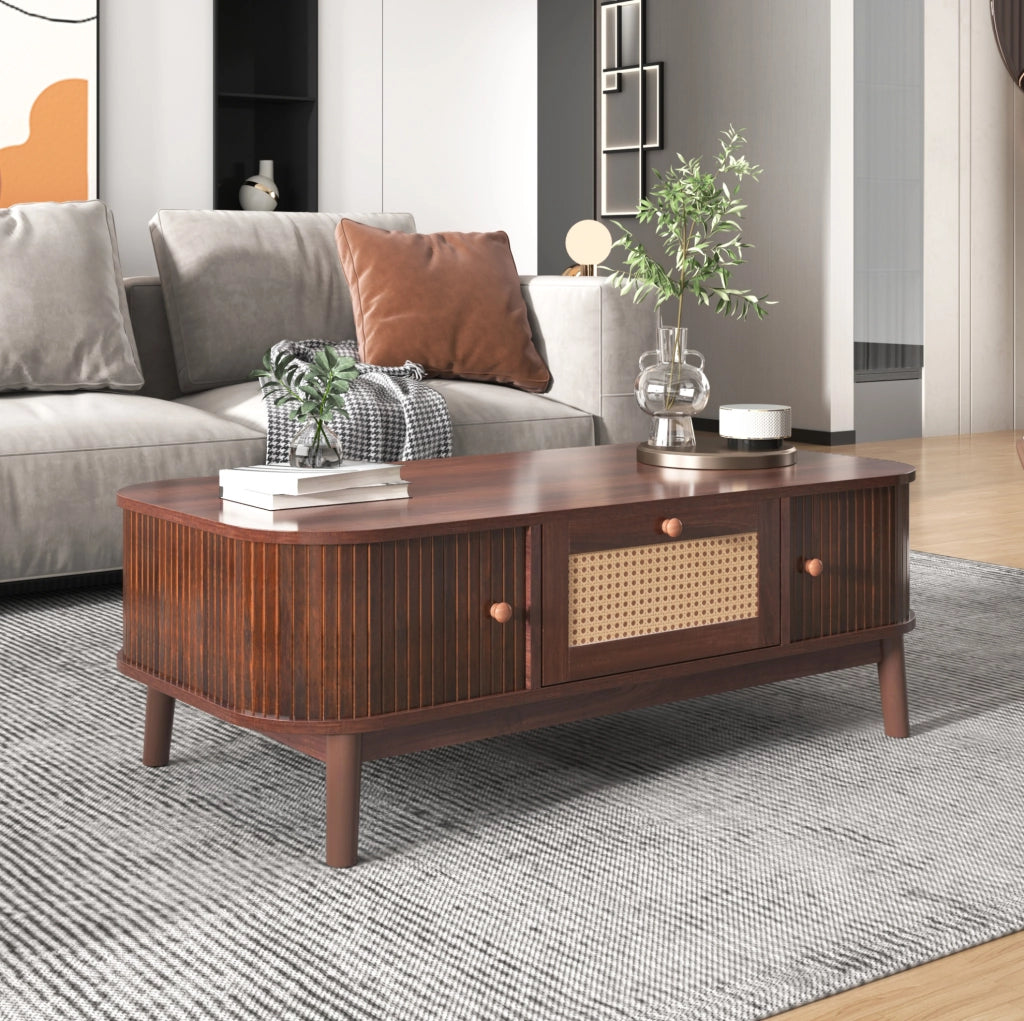 Tavolino da caffè 110x55x38;5 cm con cassetti e ante scorrevoli in rattan; MDF; naturale