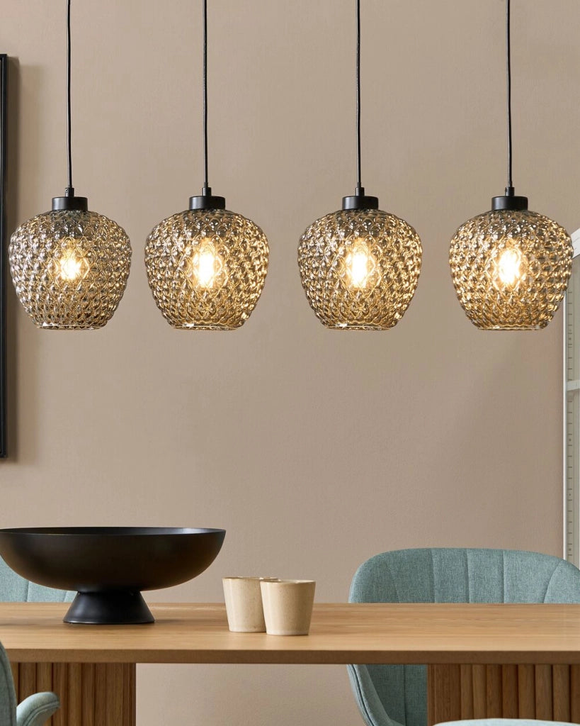 Lampada a sospensione con paralumi in vetro grigio fumé, struttura in ferro, 4 luci, design moderno, accessorio per la casa adatto al soggiorno.