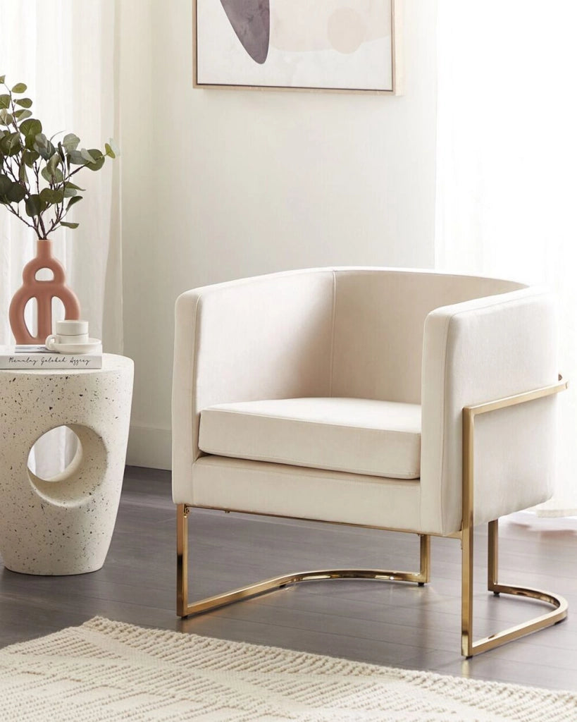Poltrona Beige chiaro Struttura in metallo dorato Schienale rotondo Stile moderno Glam Soggiorno Camera da letto