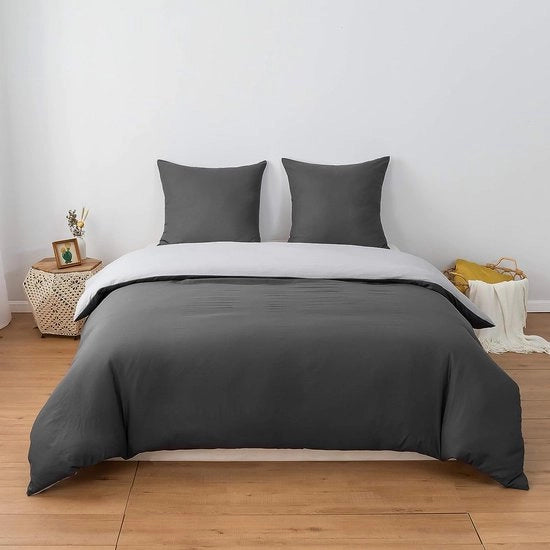 Set da letto 2 pezzi, 135 x 200 cm, grigio scuro/grigio chiaro, 1 coperta con chiusura a raccordo e 1 cuscino 80 x 80 cm, 100% microfibra strozzata (130 g/m²)