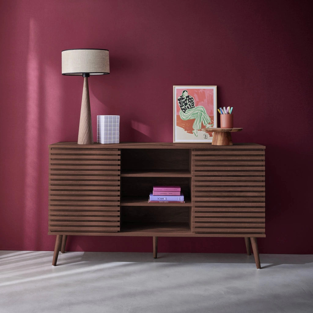 Credenza scandinava in legno con 2 ante scorrevoli scanalate, 140cm,