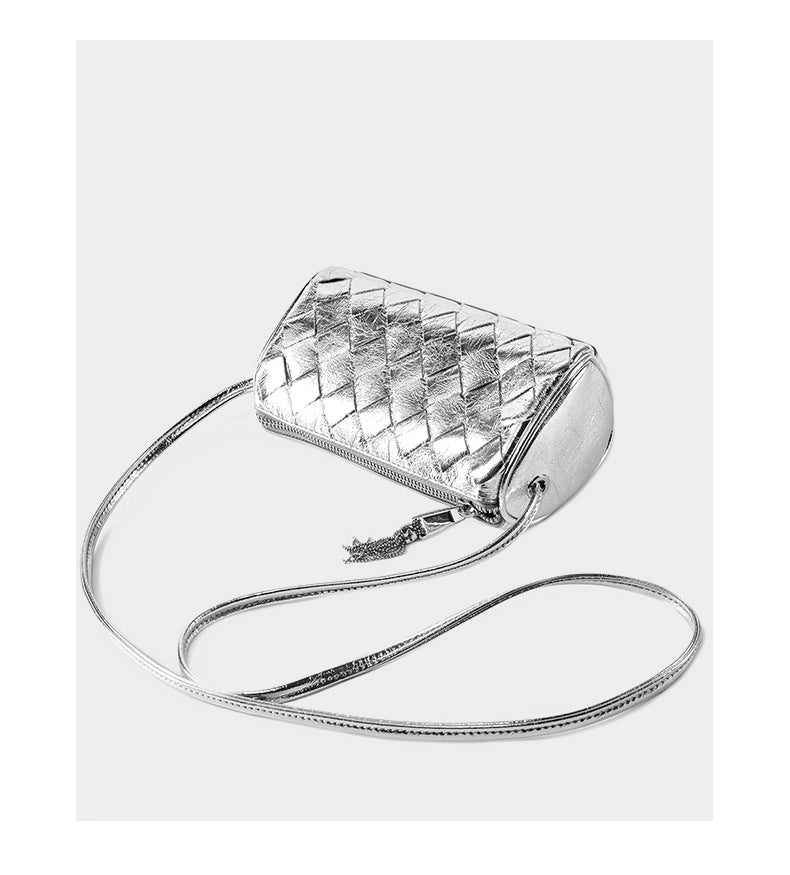 Borsa a tracolla piccola e alla moda da donna in vera pelle, modello Hobo, colore argento.