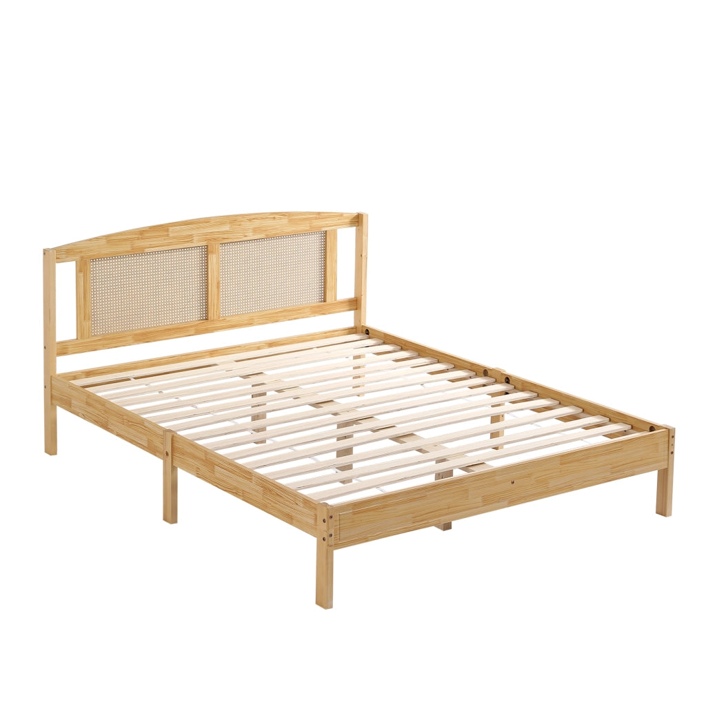 Letto matrimoniale 160x200 cm con 15 doghe e piedini centrali; legno di pino e PE-Rattan naturale