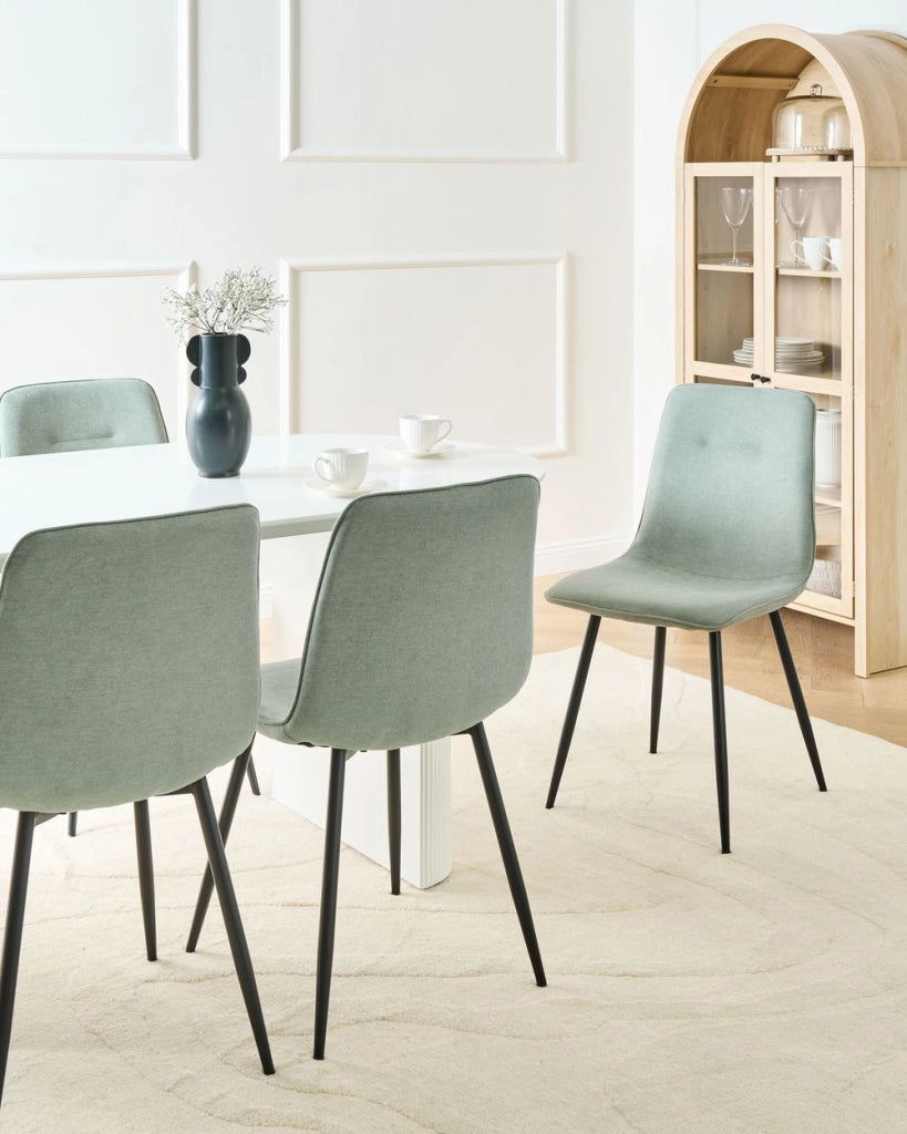 Set di 4 sedie da pranzo Tappezzeria in poliestere verde Gambe nere in ferro Sala da pranzo senza braccioli